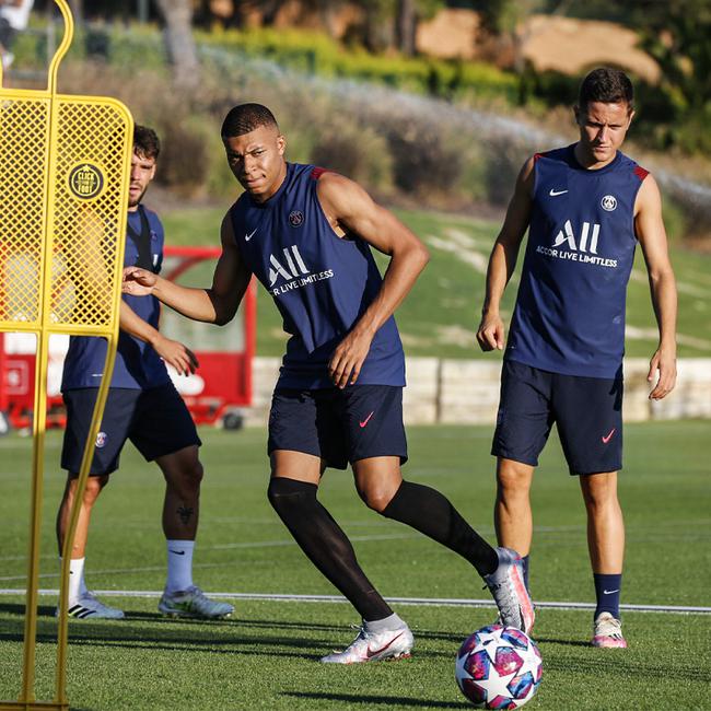 法国杯冲刺阶段再迎强敌，波士顿凯尔特人刷新队史纪录，主帅态度——气氛紧张，数据趋势出现新变化的简单介绍