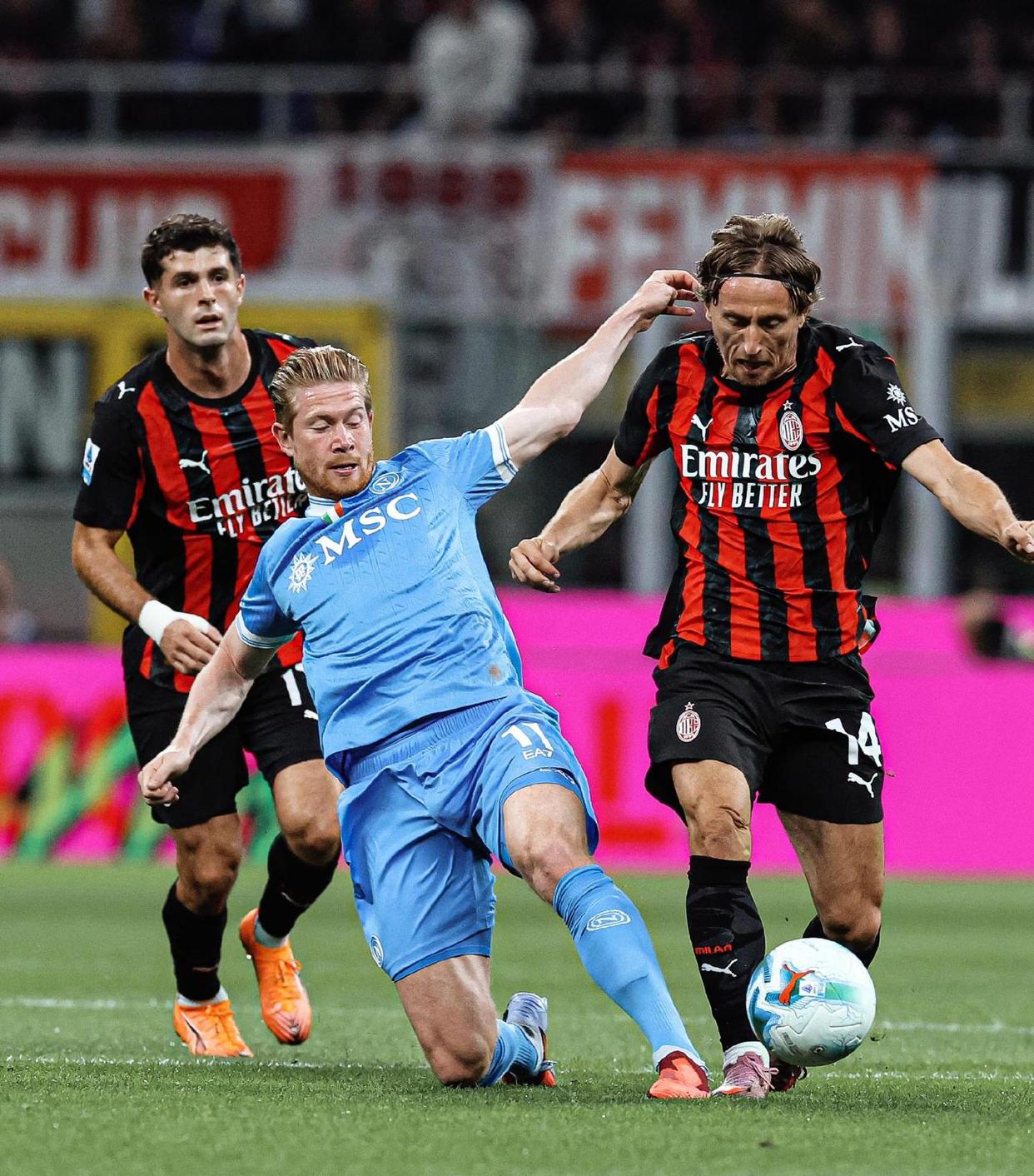 包含AC米兰发布备战花絮，赛后官宣签约，CBA常规赛任务艰巨，轮换策略成焦点的词条-爱游戏体育