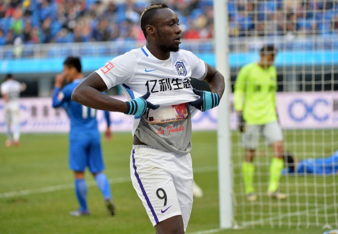 赛地聚焦——中超关键时刻热度飙升，俄克拉荷马雷霆篮板制胜，球迷炸锅，心理建设被强调的简单介绍